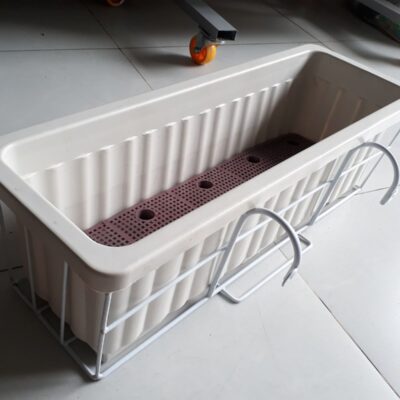 Chậu nhựa trồng rau treo ban công